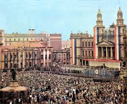 Hierdie foto is geneem op 31 Mei 1961 op Kerkplein om 12:00, oomblikke nadat Suid-Afrika formeel 'n Republiek geword het.Afrikaner Nasionalisme