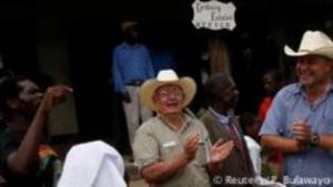 Robert Smart van Zim terug op sy plaas