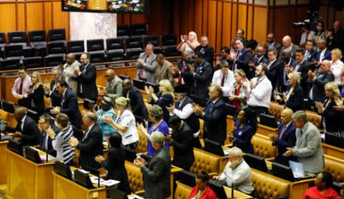 Wantrouemosie teen Zuma 10 November 2016