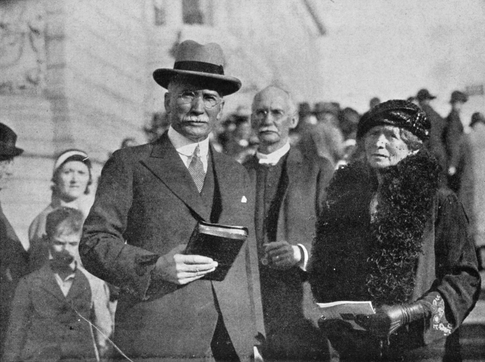 Genl JBM Hertzog 27 Augustus 1933 voor die Bosmanstraatse NG kerk Pretoria