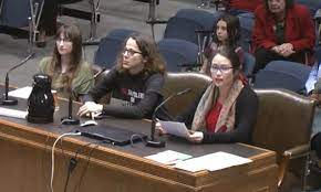 Louisiana Verpleegster blaas die fluitjie