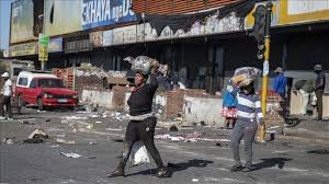 Winkelroof tydens onluste in KZN